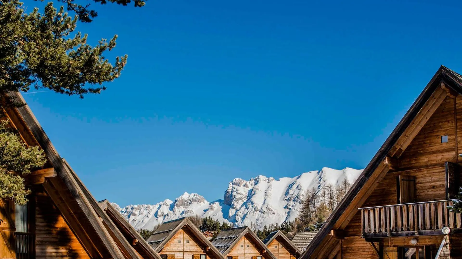 Chalet Mitoyen 7P Avec Piscine, Sauna, Parking Gratuit Et Proche Commerces - Fr-1-504-67 Le Devoluy