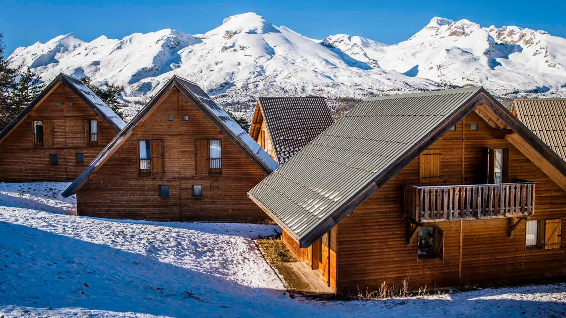 Chalet Mitoyen 7P Avec Piscine, Sauna, Parking Gratuit Et Proche Commerces - Fr-1-504-67 Le Devoluy